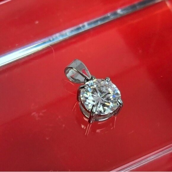 925 Sterling Silver Pendant 6mm with Genuine D Color Moissanite Gemstone - Picture 3 of 6